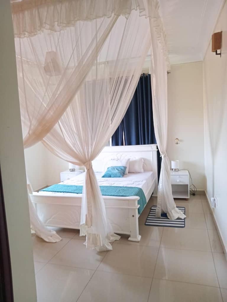The Abode Apartments Lake View & Breakfast Suite Near Beach Entebbe Luaran gambar