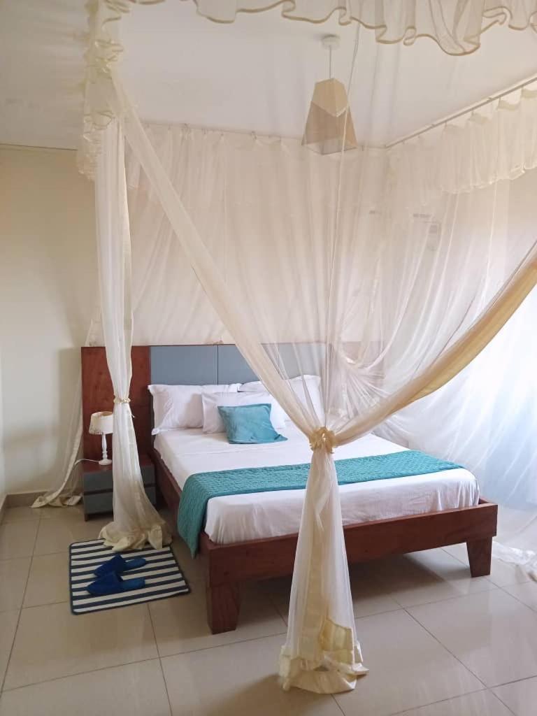The Abode Apartments Lake View & Breakfast Suite Near Beach Entebbe Luaran gambar